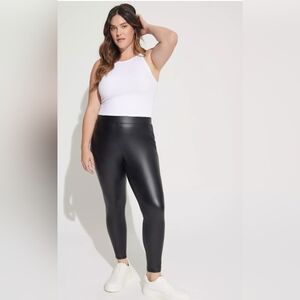 #1761 Torrid Black Glossy Faux Leather Leggings with High-Waisted Fit Sz 4
